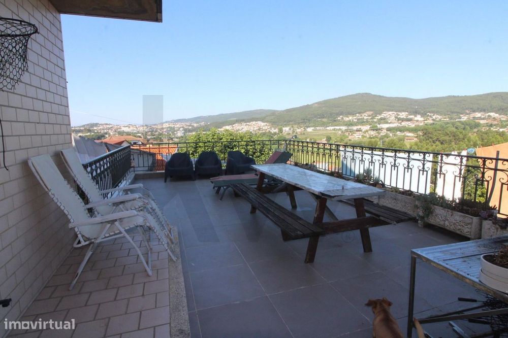 Andar moradia T3 + Apartamento T1
