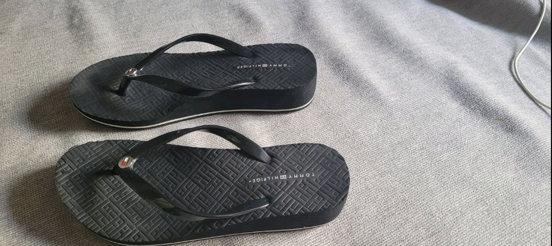 Klapki na koturnie Tommy Hilfiger