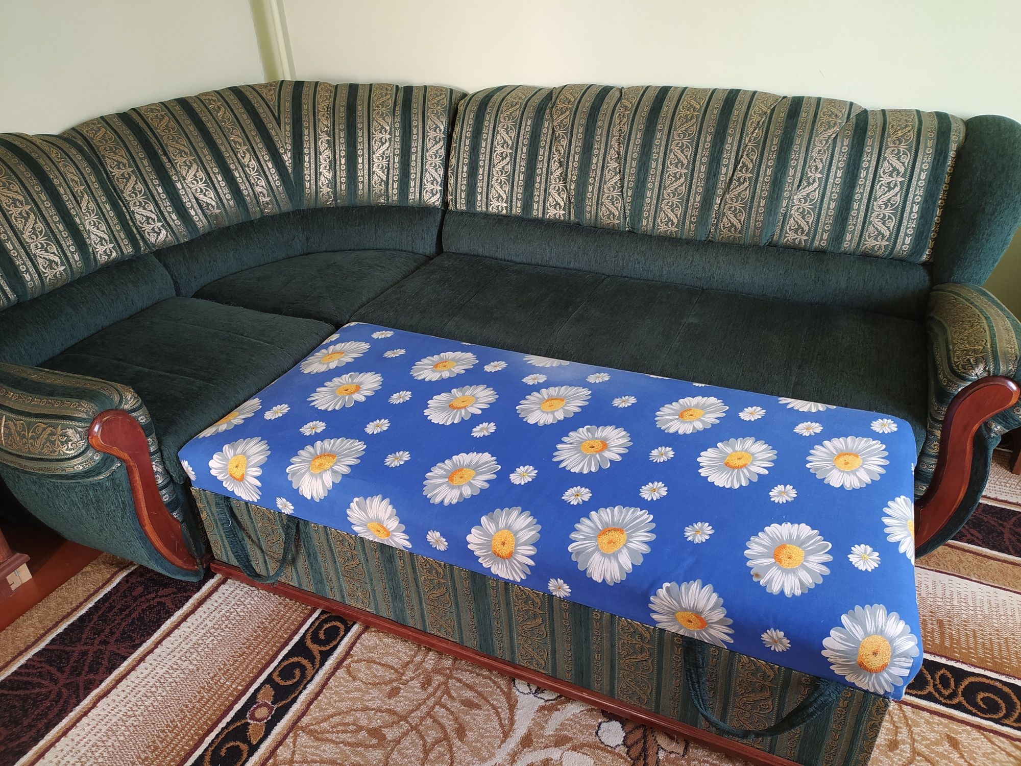 Продам кутовий двоспальний диван (уголок)