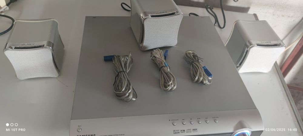 DVD Samsung cinema Hoom a funcionar bem, com 3 satélites.