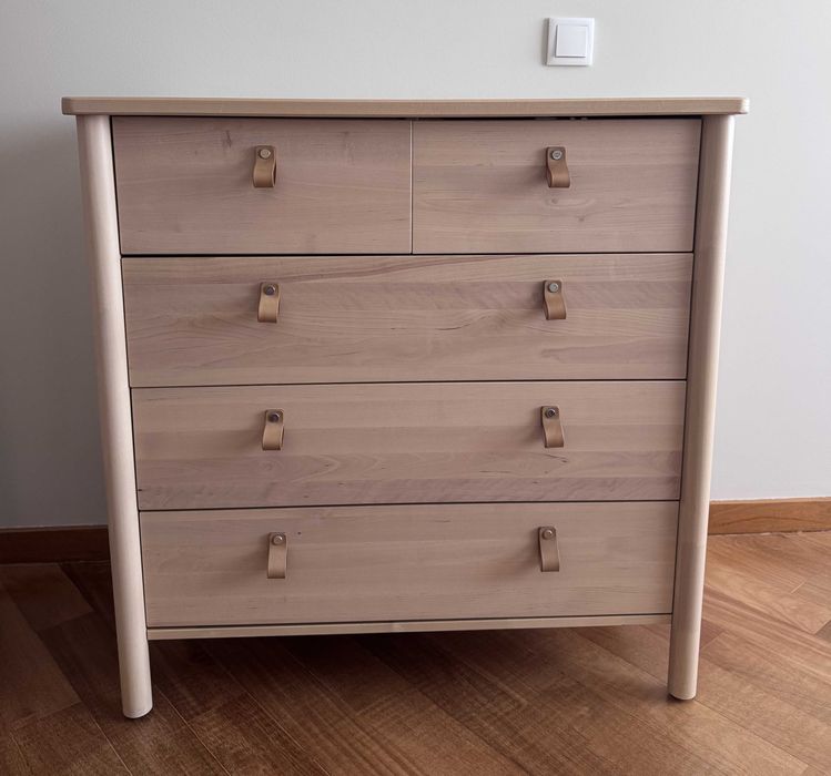 Cómoda c/5 gavetas, 90x90 cm e 2 Mesas de cabeceira, 48x38 cm