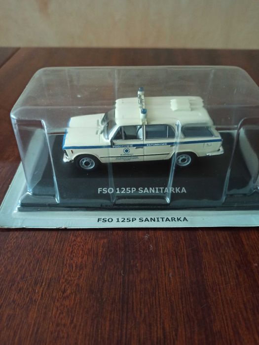 Dwie FSO i dwie ciężarówki