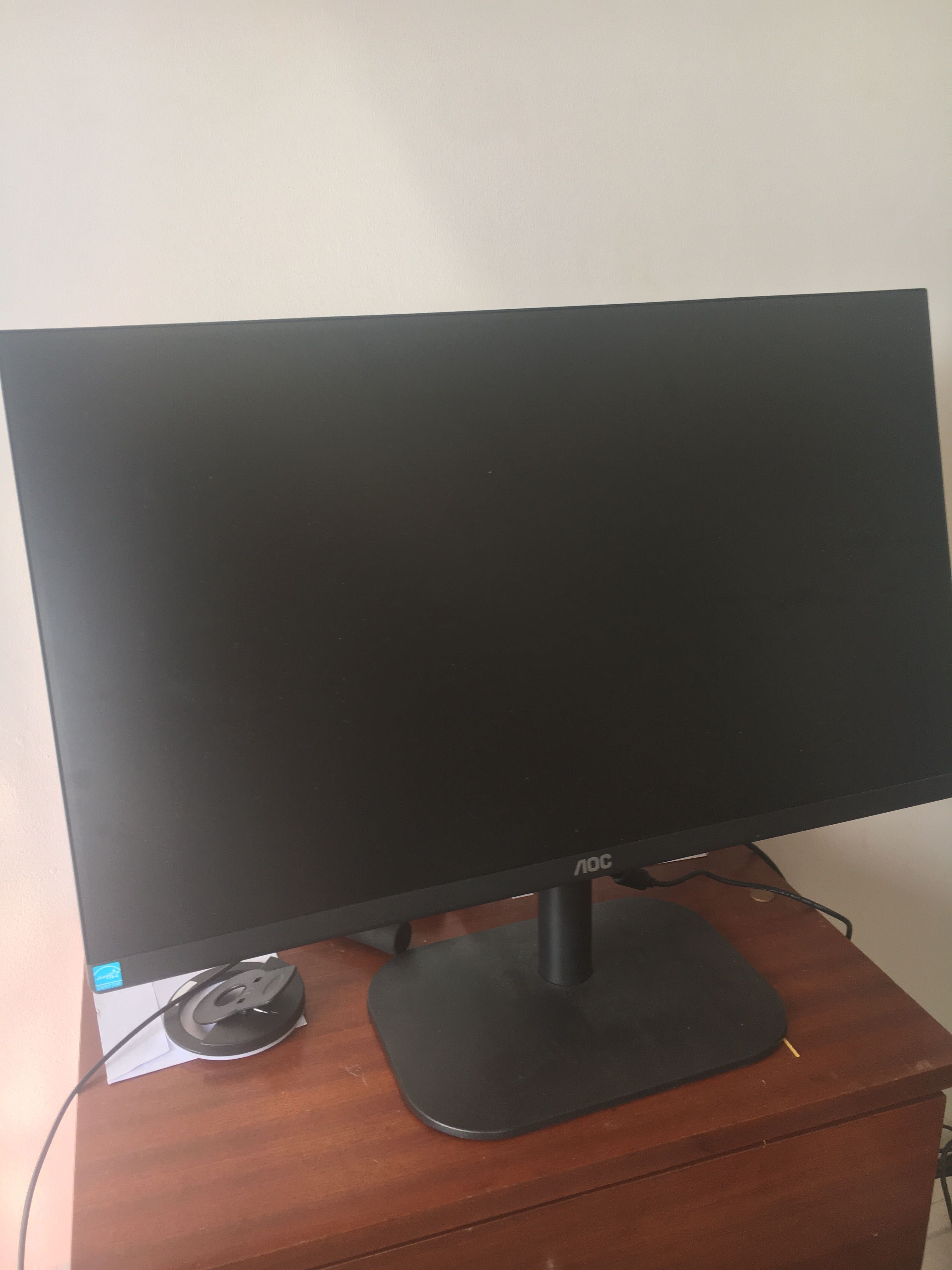 Monitor da AOC de 60hz com um cabo HDMI 2.0 semi-novo