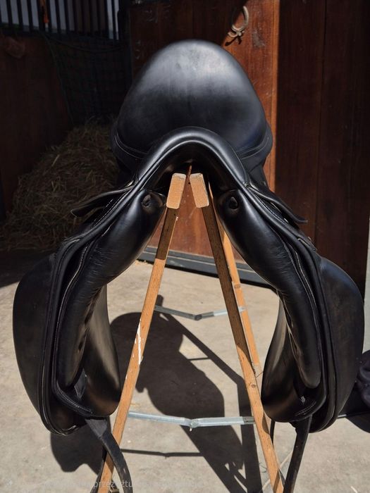 Czarne Siodło ujeżdżeniowe amerigo vega 17 M wełna