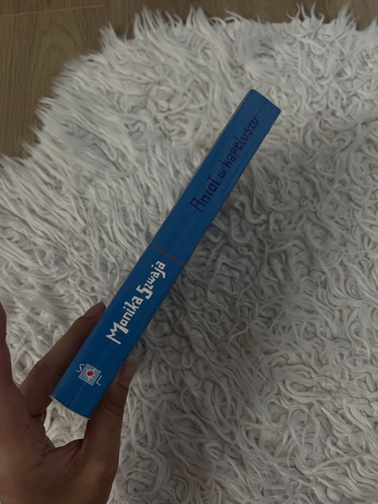 Anioł w kapeluszu Monika Szwaja