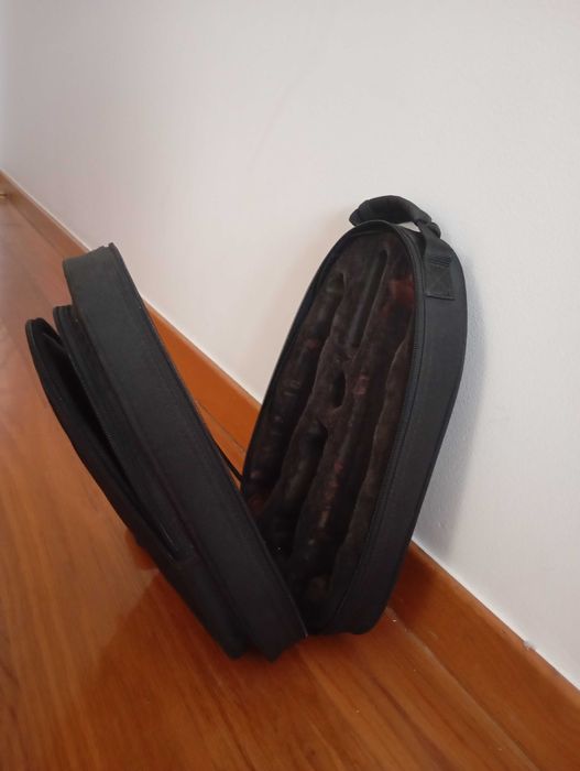 Oboé da marca Logan em 2ª mão com mochila