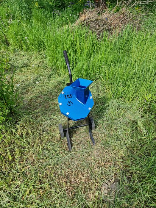 Щепоріз для гілок Ø до 5 см, однофазний, 2.2 кВт подрібнювач TRS