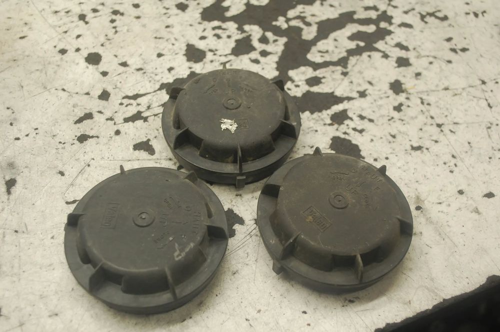DEKIEL ZAŚLEPKA LAMPY PRZÓD PRZEDNIA 89001811 RENAULT MEGANE II VOLVO 89001960 OPEL CORSA C COMBO
