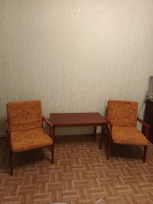 Меблі журнальний столик + 2 крісла