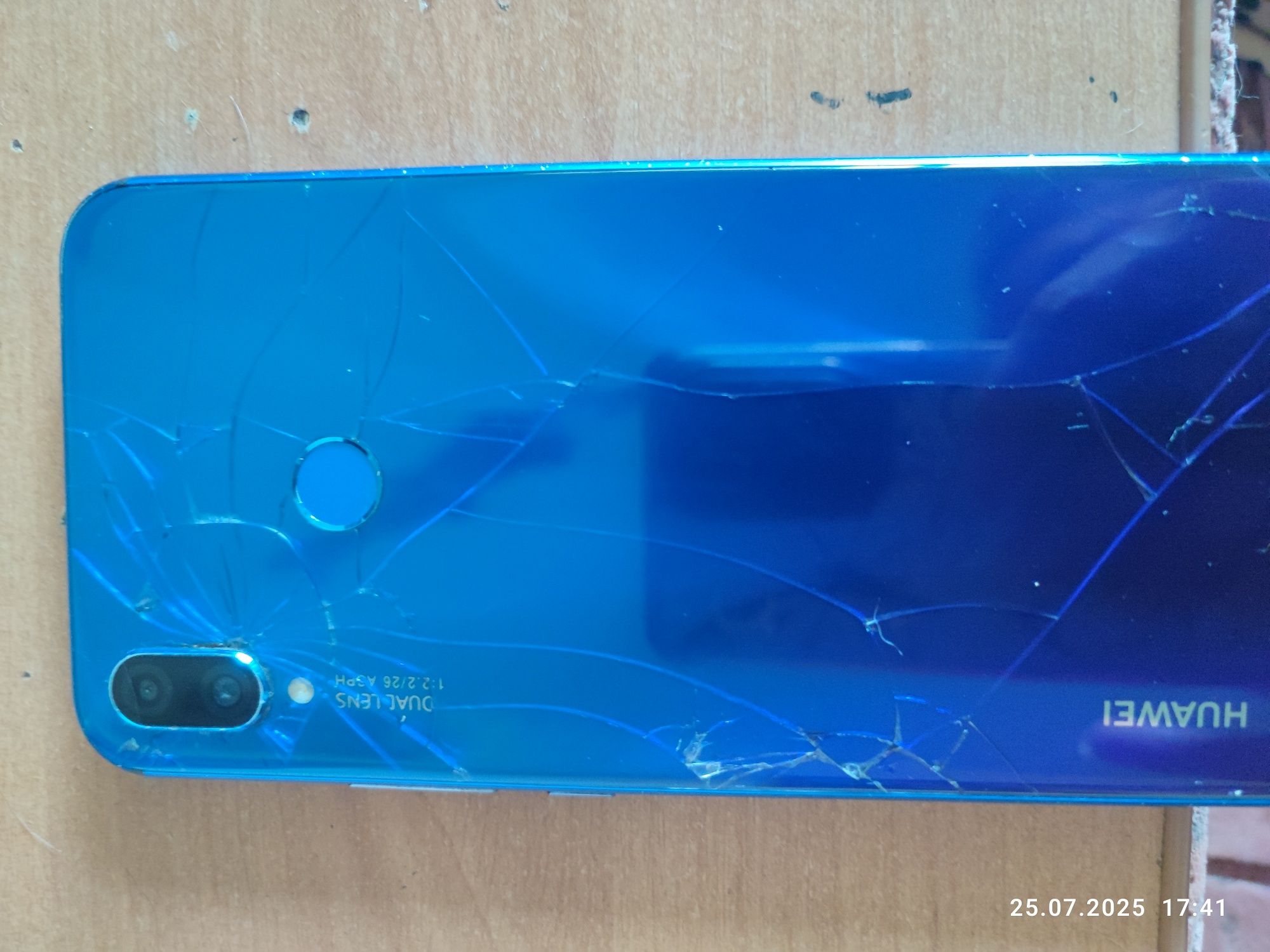 Продам телефон Huawei P smat +
