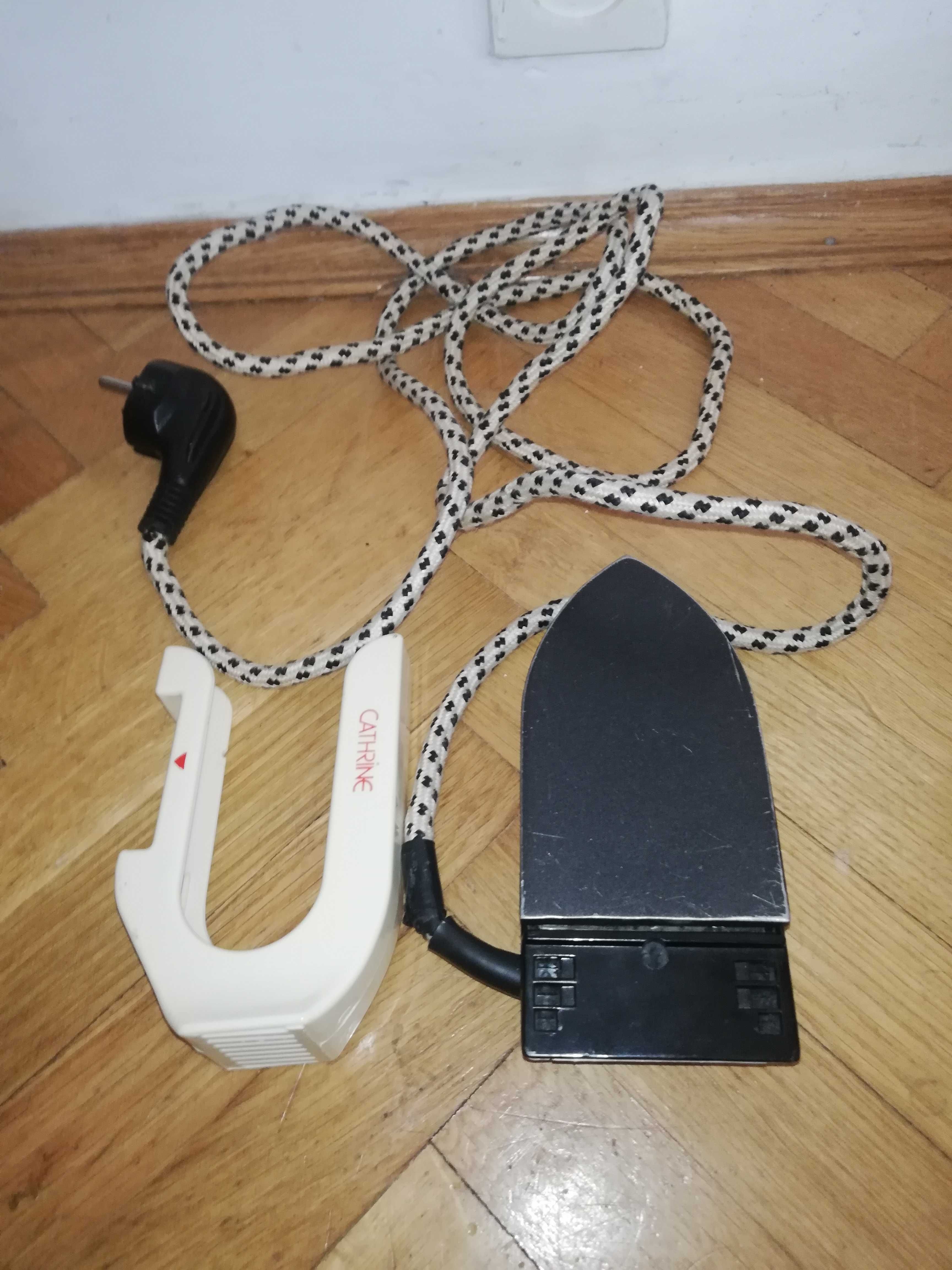 Mini żelazko turystyczne