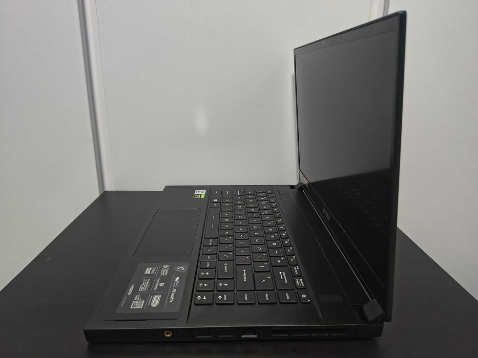 Игровой ноутбук MSI i7 32GB SSD 512GB RTX 2070 Super MaxQ 300Ghz RGB