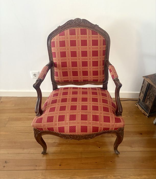 Cadeirão vintage  - estilo Luis XV - elegante e classico