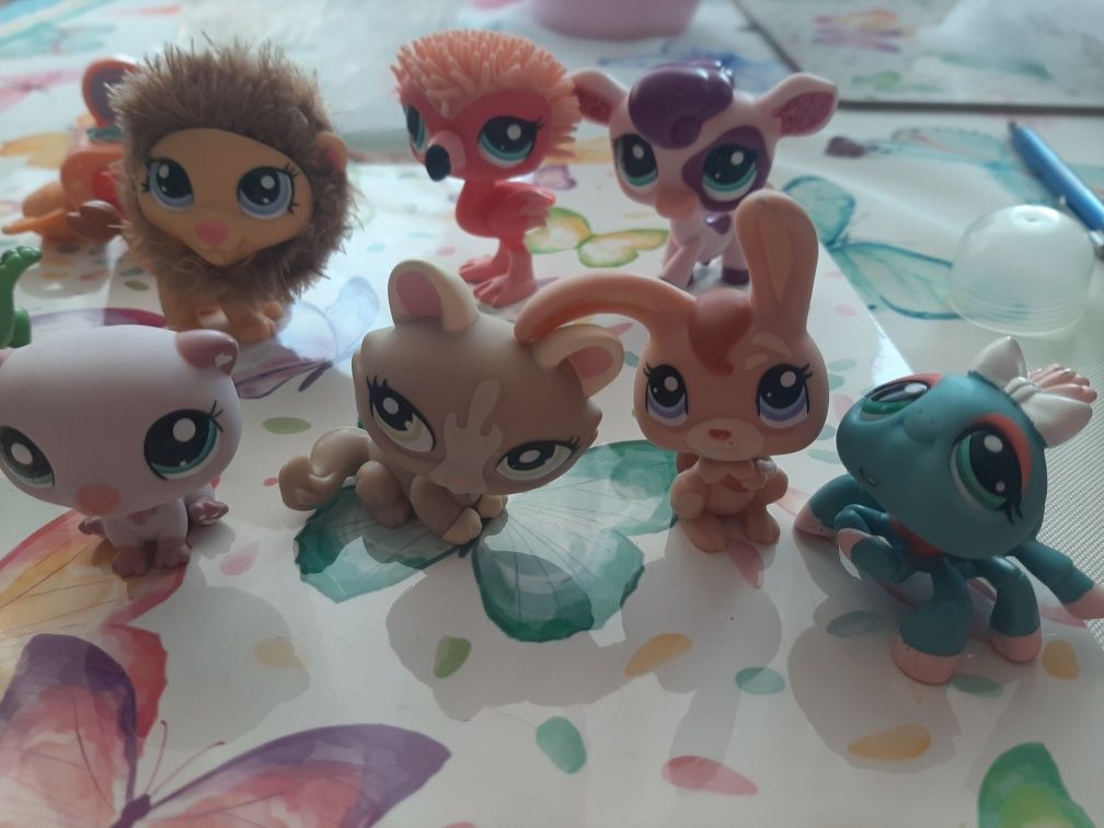 Kolekcja 14 figurek Littlest Pet Shop od Hasbro.