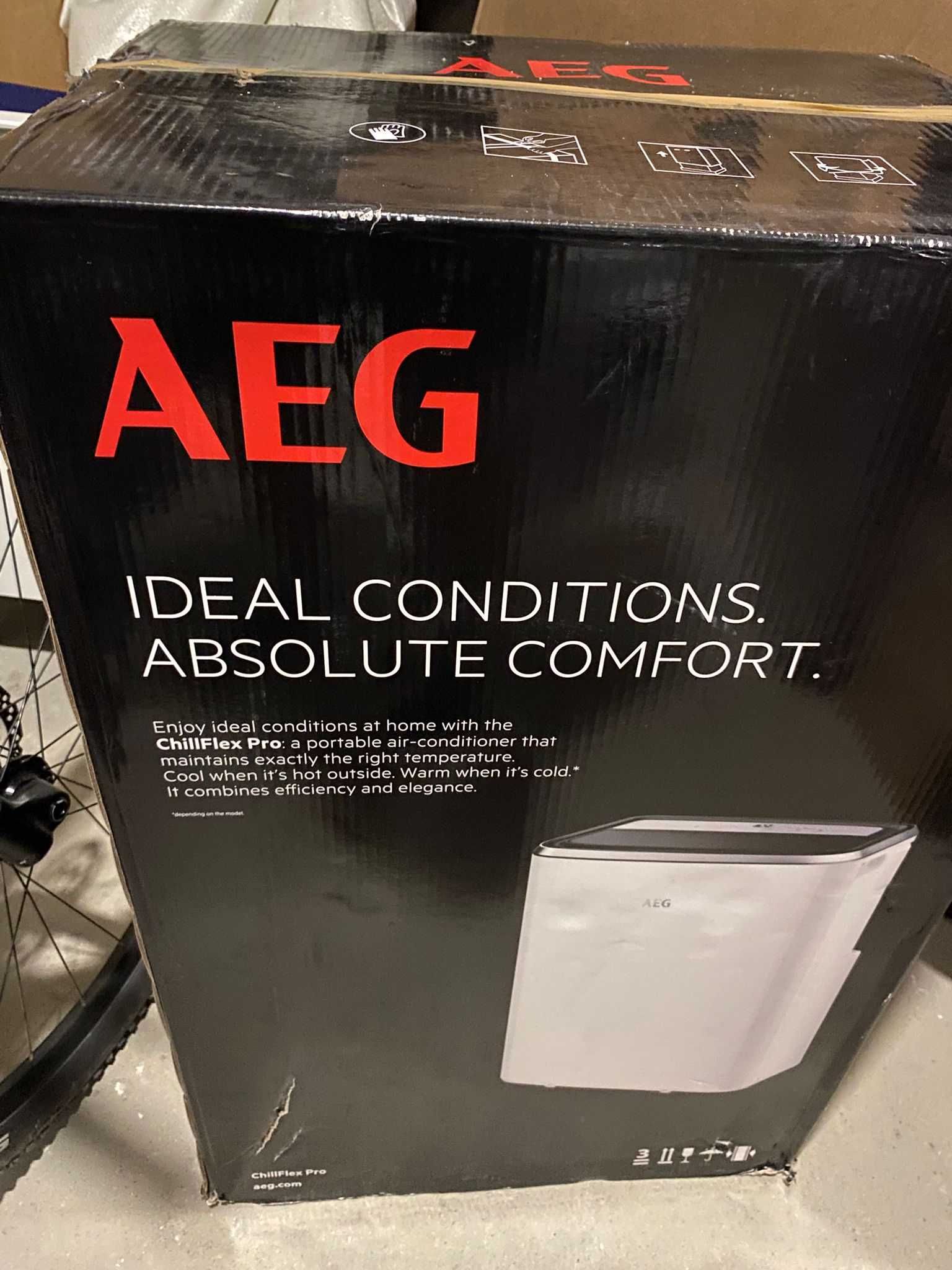 Klimatyzator przenośny AEG AXP26U338CW z zestawem okiennym