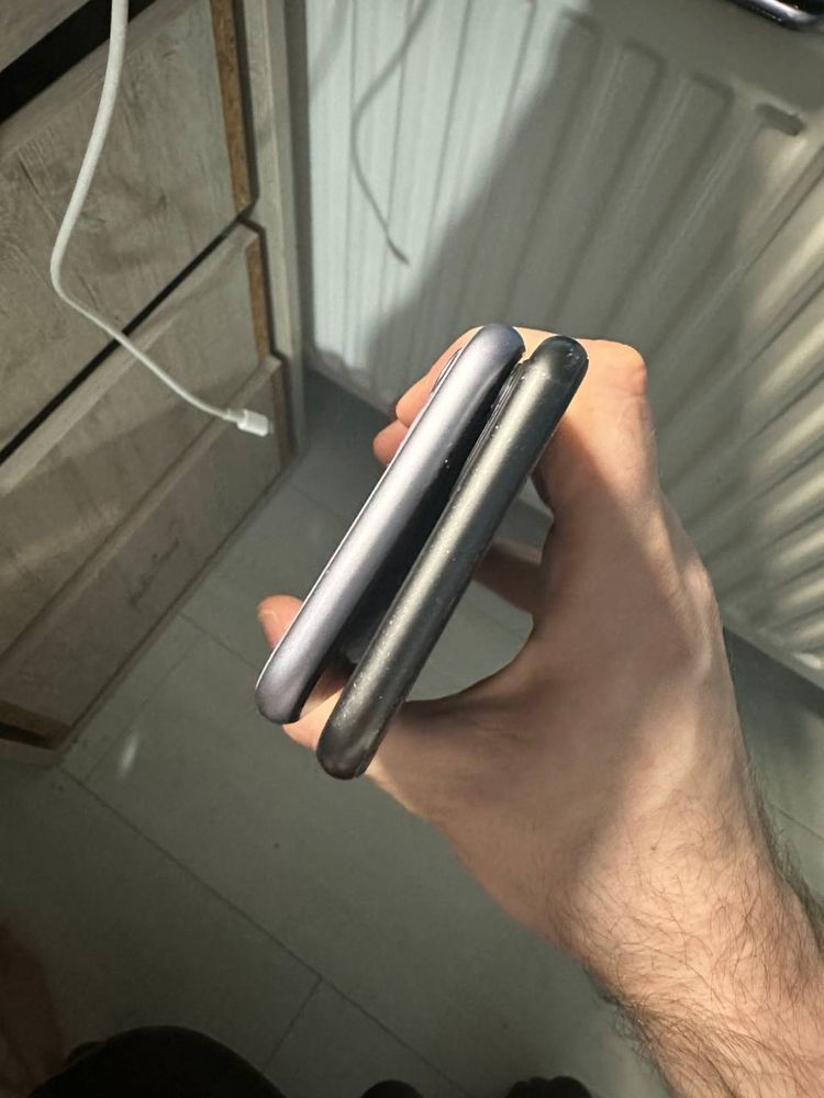 iPhone 11 black и purple целые