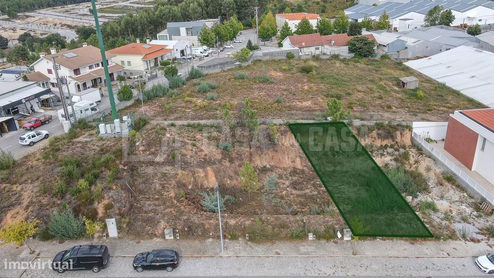 Lote de terreno urbano em Orgens