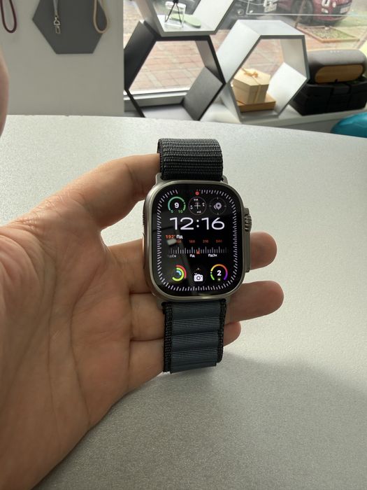 Apple Watch Ultra 2 49mm Titanium with Alpine Loop