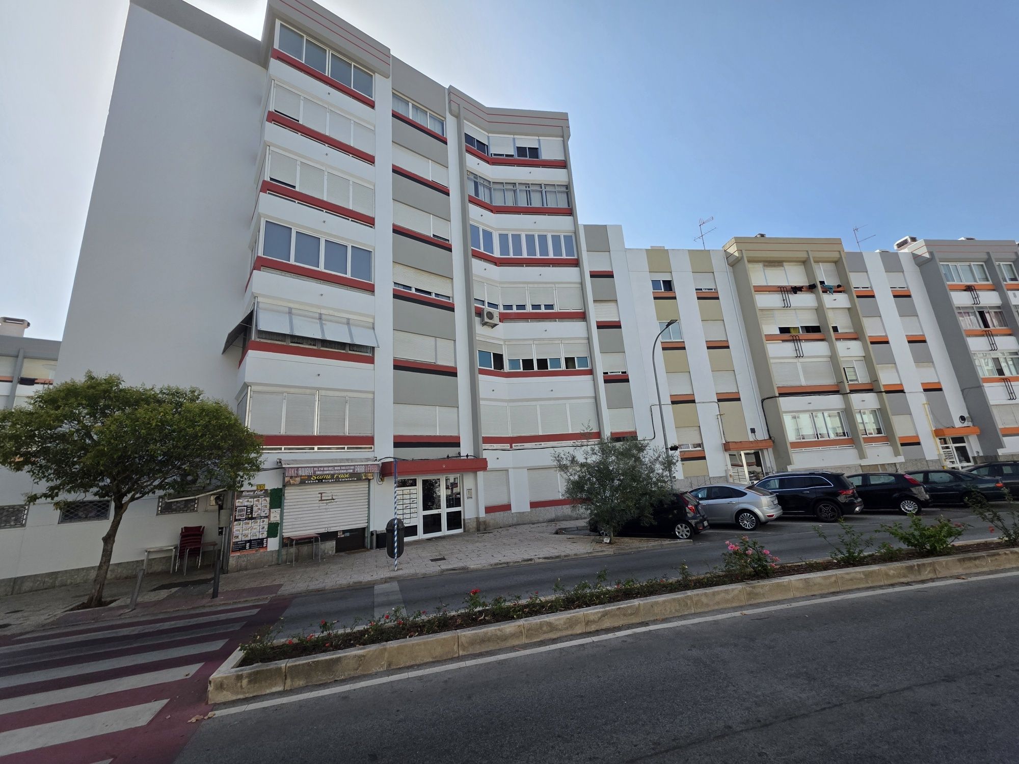 T2 Linda - a- velha, junto a escola secundária