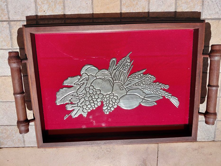 Tabuleiro de chá com fundo de estanho