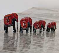 Conjunto de elefantes miniaturas antigos