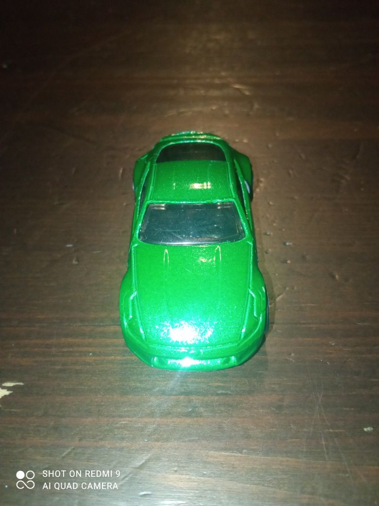 Nissan 370Z hot wheels zielony A