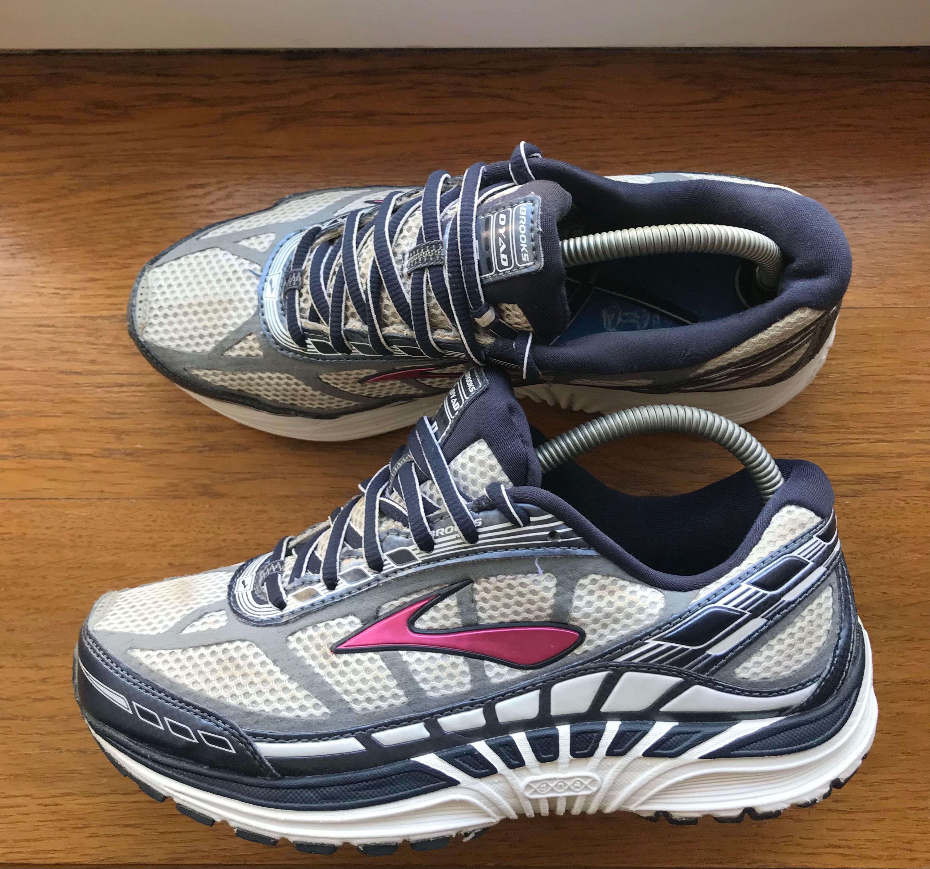 Brooks Dyad спортивні кросівки 39 39.5 р