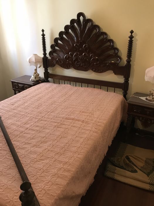 Mobilia quarto e sala antigos em mdeira massica