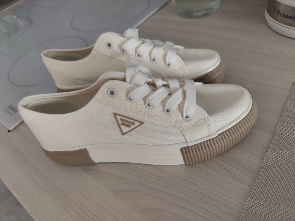 Nowe trampki damskie 39