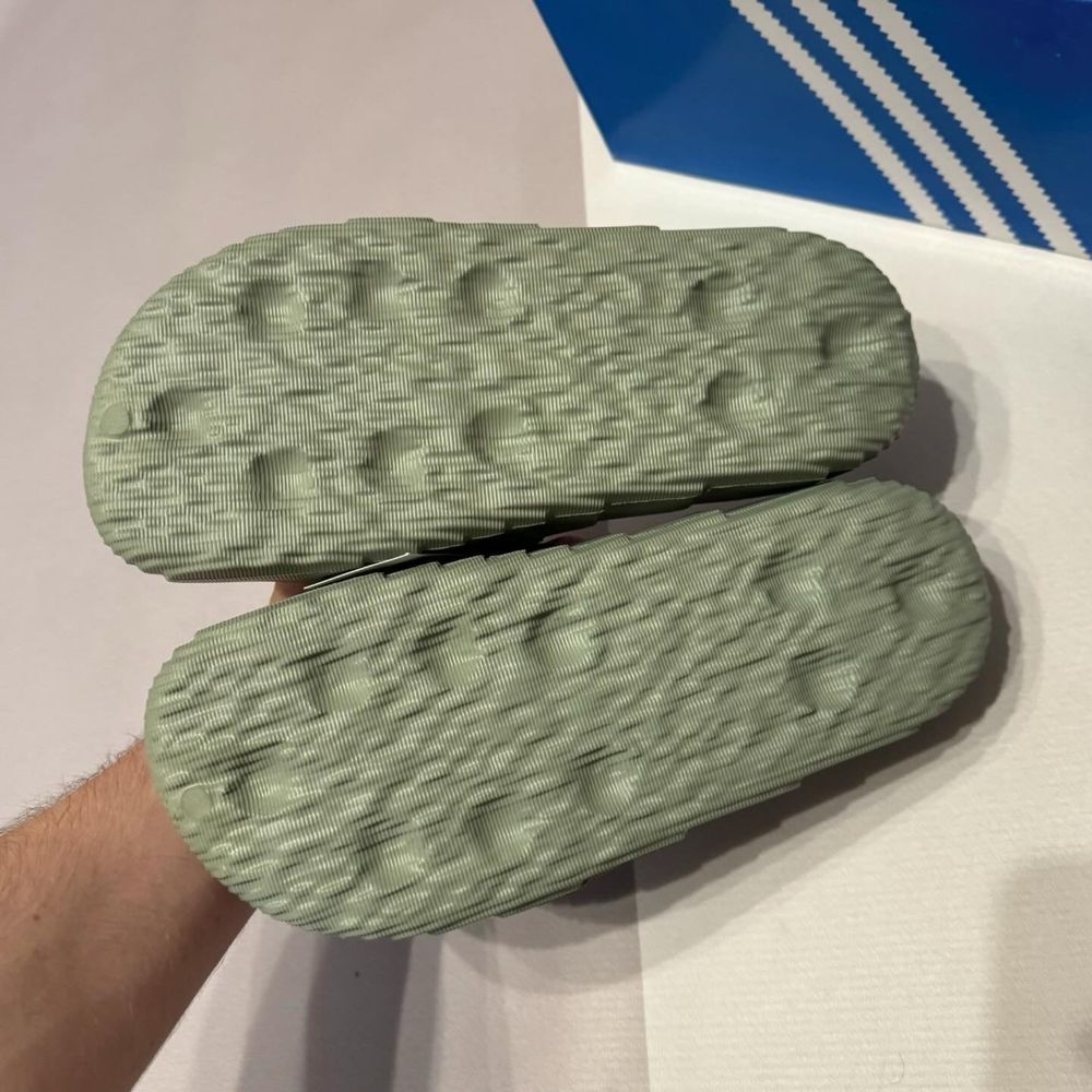 Нові шльопки тапочки Adidas Adilette зелені 4 D 42 розмір