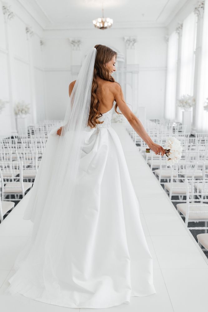 Весільна сукня атласна Ariamo Salon від Tesoro Bridal