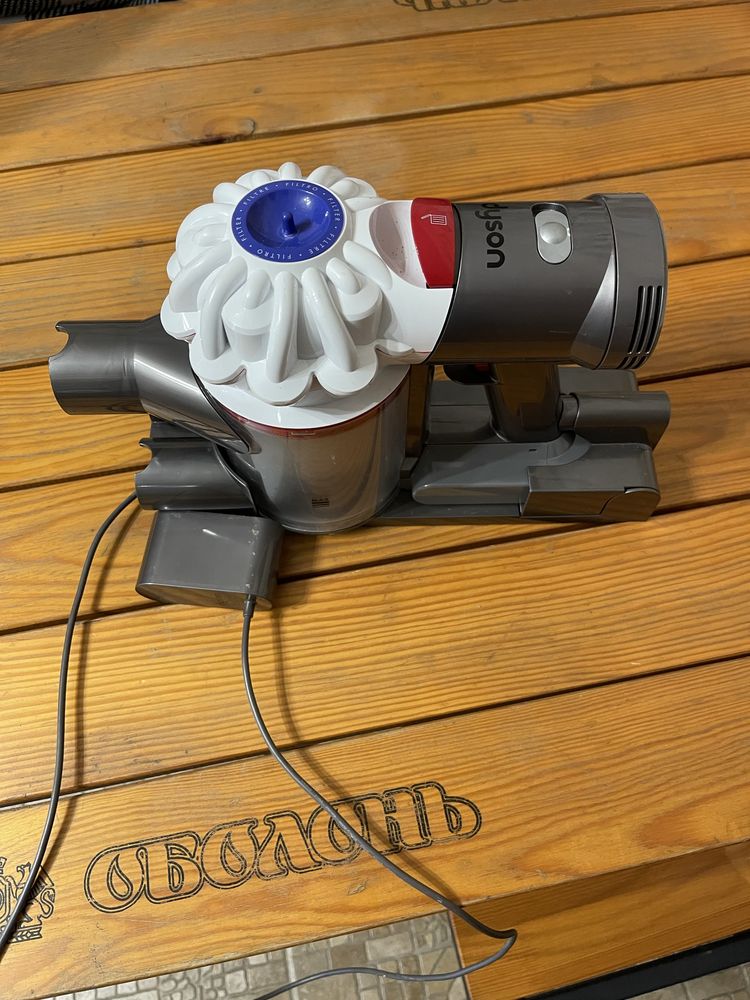 Dyson v7 робочий