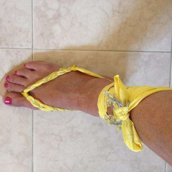 Sandálias novas, tamanho 38, lindas