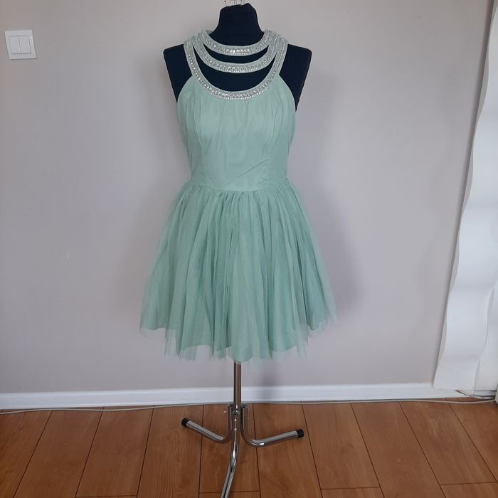 Miętowa Sukienka z tiulową spódnicą odkrytymi plecami np na wesele