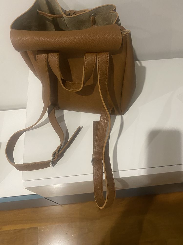 Mochila da Benetton, en pele, em excelente estado, praticamente nova