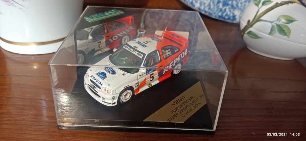 Vitesse Ford escort wrc Carlos Sainz 1/43 novo 30€