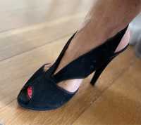 Sapatos pretos camurça (Uterqüe)