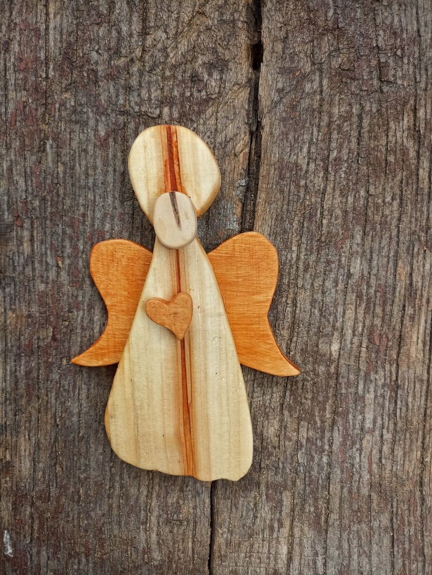 Anioł stróż prezent z drewna