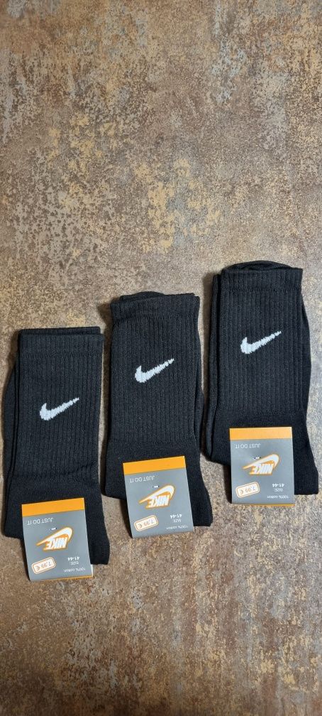 DŁUGI SKARPETKI NIKE r. 41-44. Unisex. Cena za 3 pary.