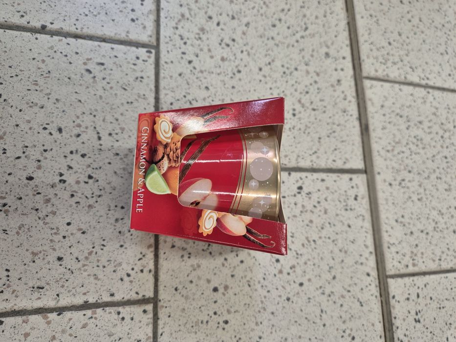 Świece.o zapachu świąt Bożego Narodzenia