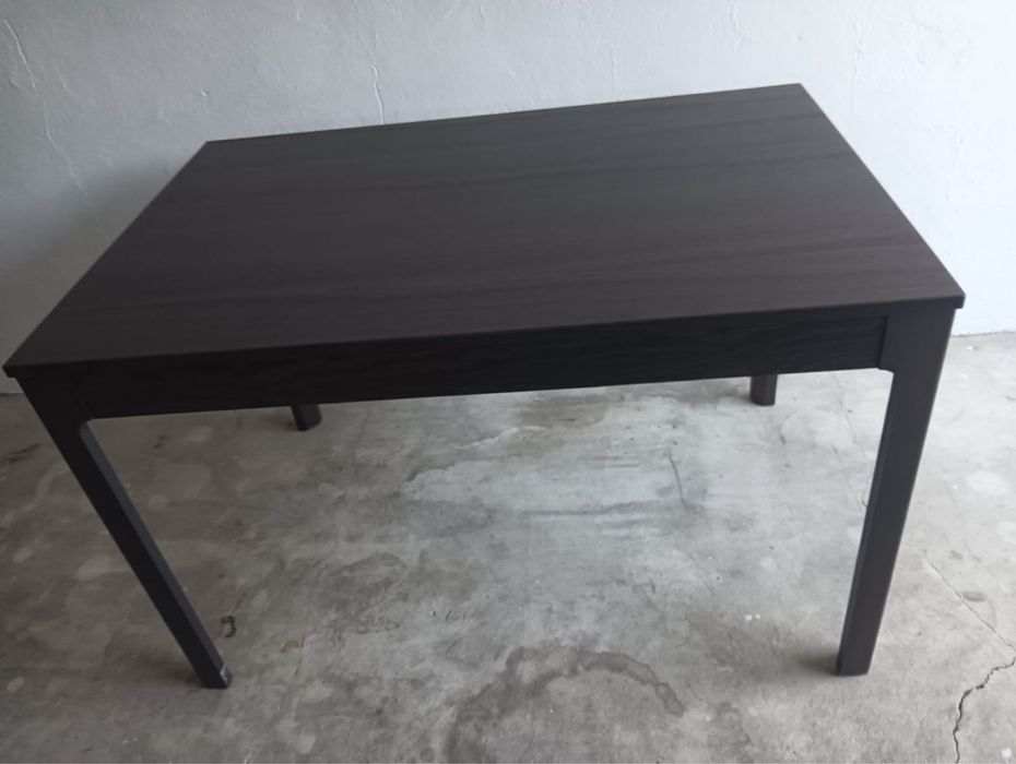 Mesa extensível e seis cadeiras IKEA