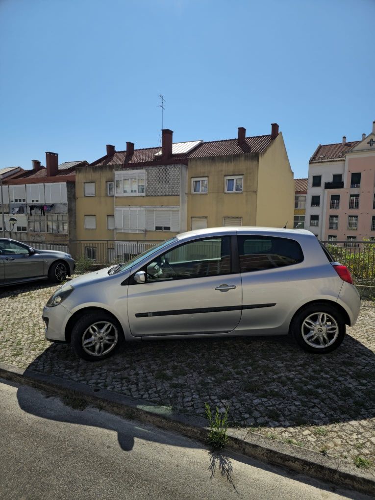 Renault Clio 1.2 gasolina 5 Lugares 2006