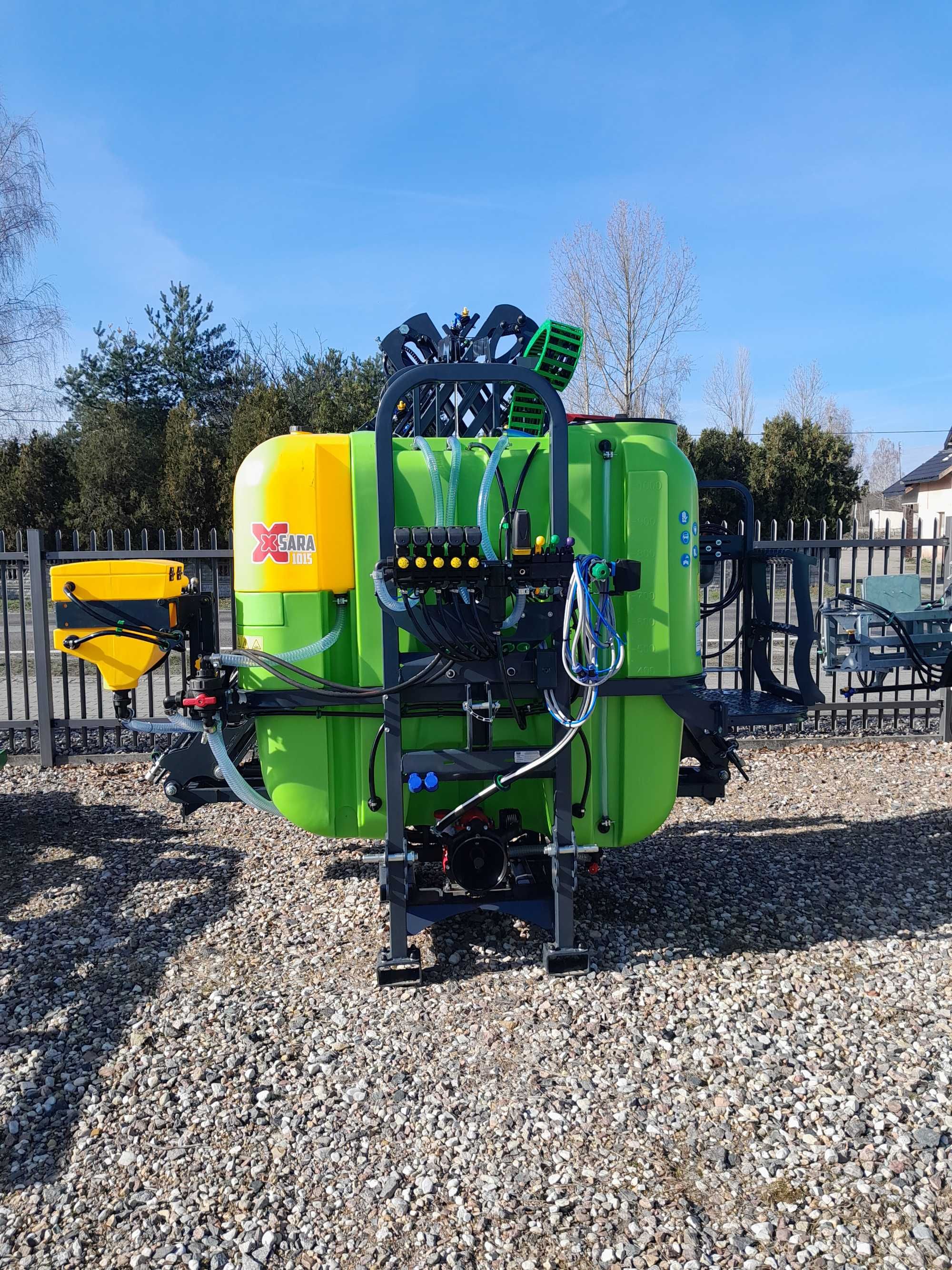 Opryskiwacz zawieszany Xsara 1000 l 15 m lance komputer Tolmet 2025