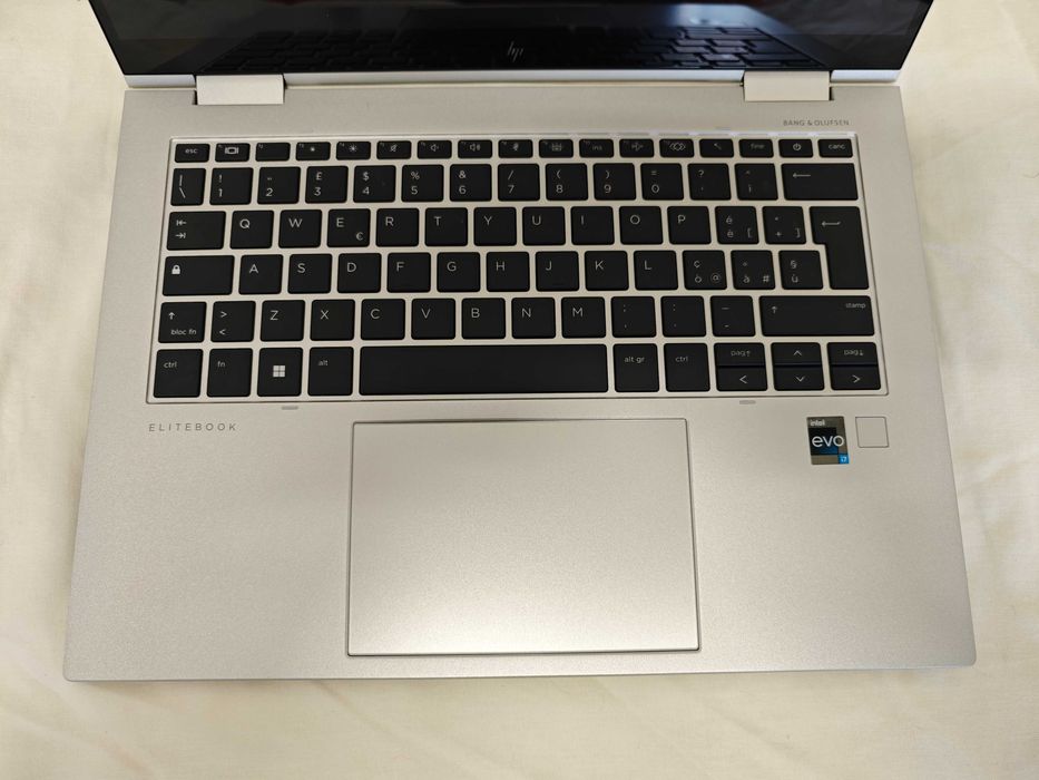 HP Elitebook 360º 1040 G10 - i7, 32GB de RAM, ecrã 2K