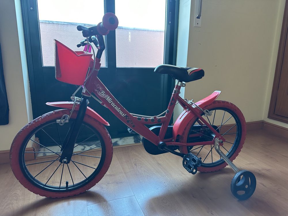 Bicicleta criança bom estado, com oferta de um capacete 30€