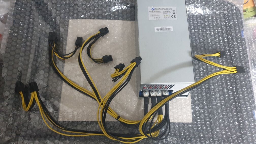 Fonte de Alimentação 2000W com 10 PCIe 6pins