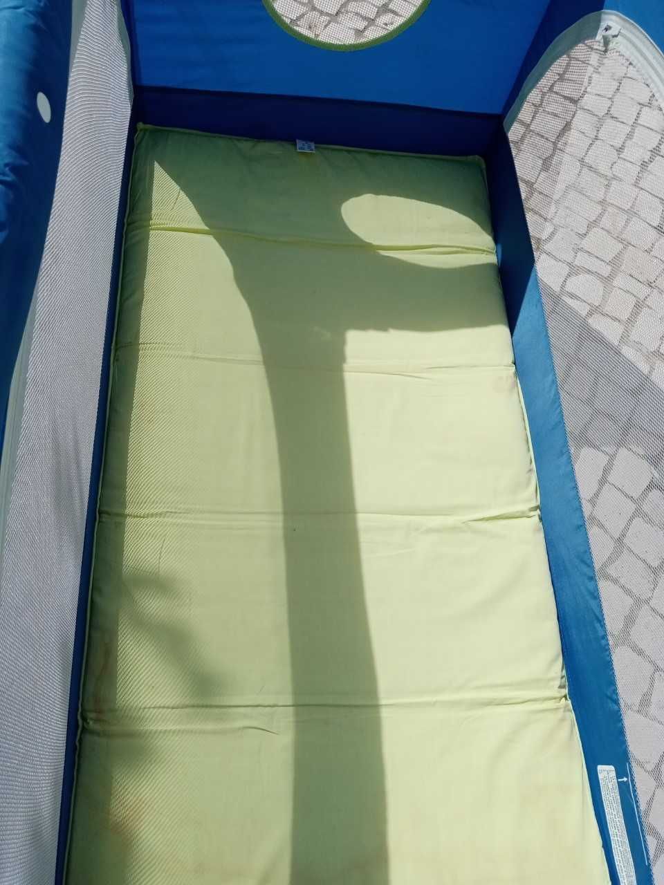 Cama de viagem de marca Chico