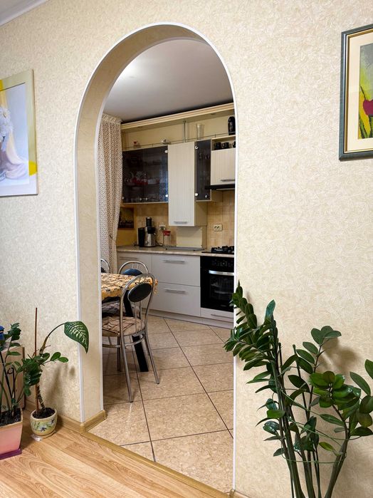 Продається 4 кімнатна квартира з автономним опаленням та ремонтом