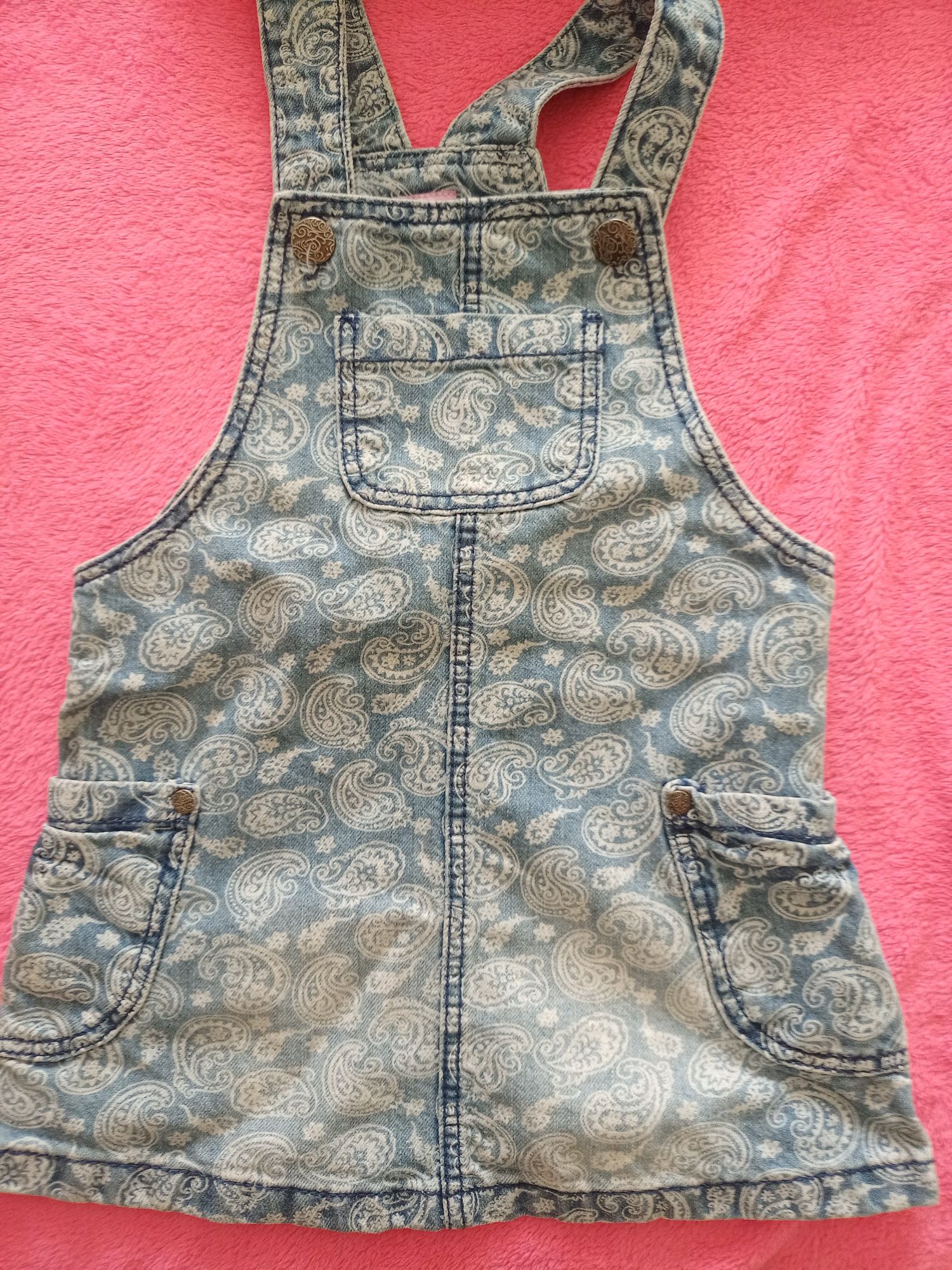 Śliczna sukienka r. 80-86