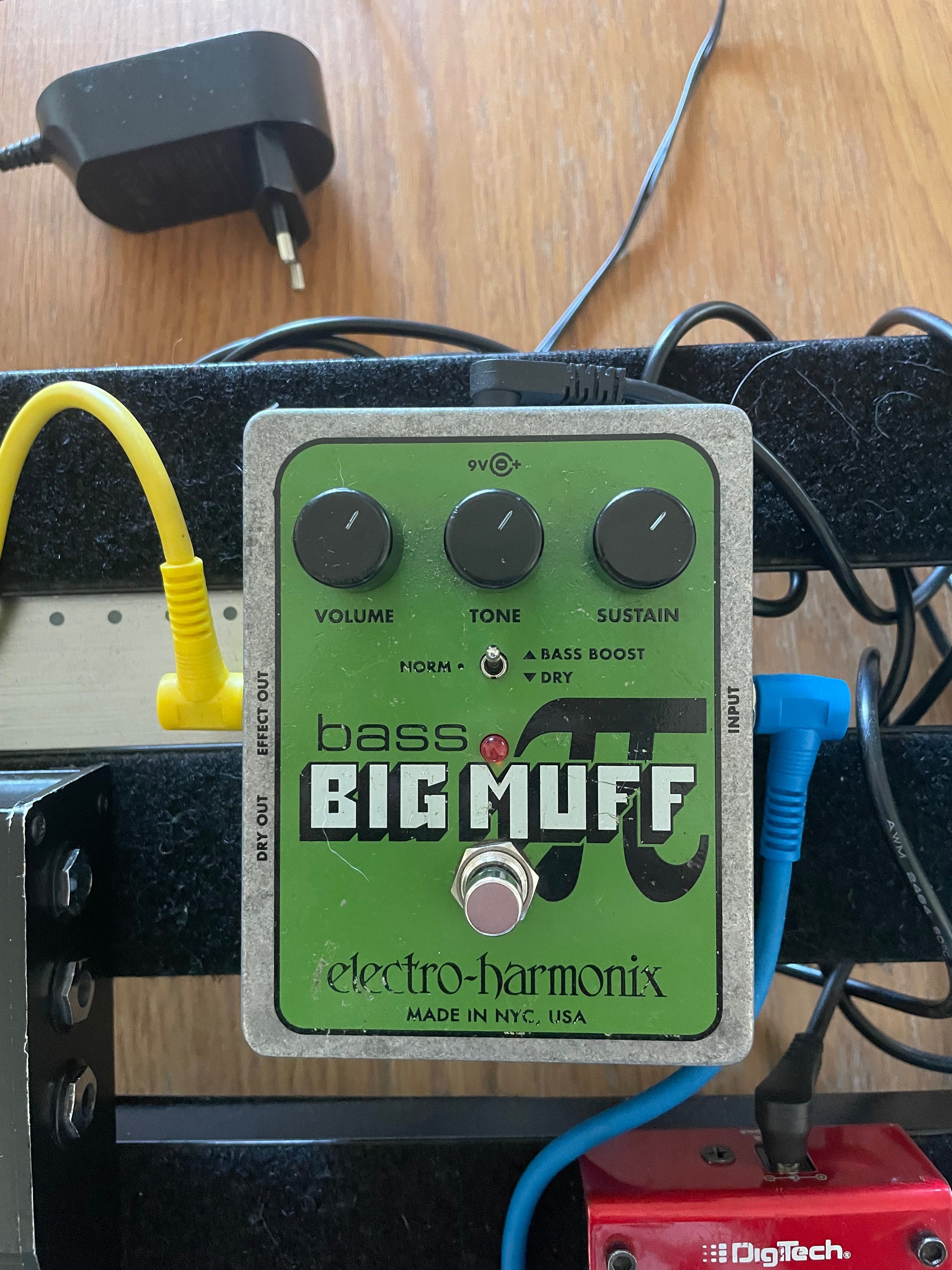 Pedalboard de baixo - sans amp, big muff, whammy, corona, gauss
